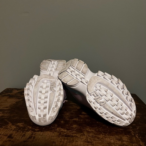 FILA Athletic Shoe - Picture 5 of 8